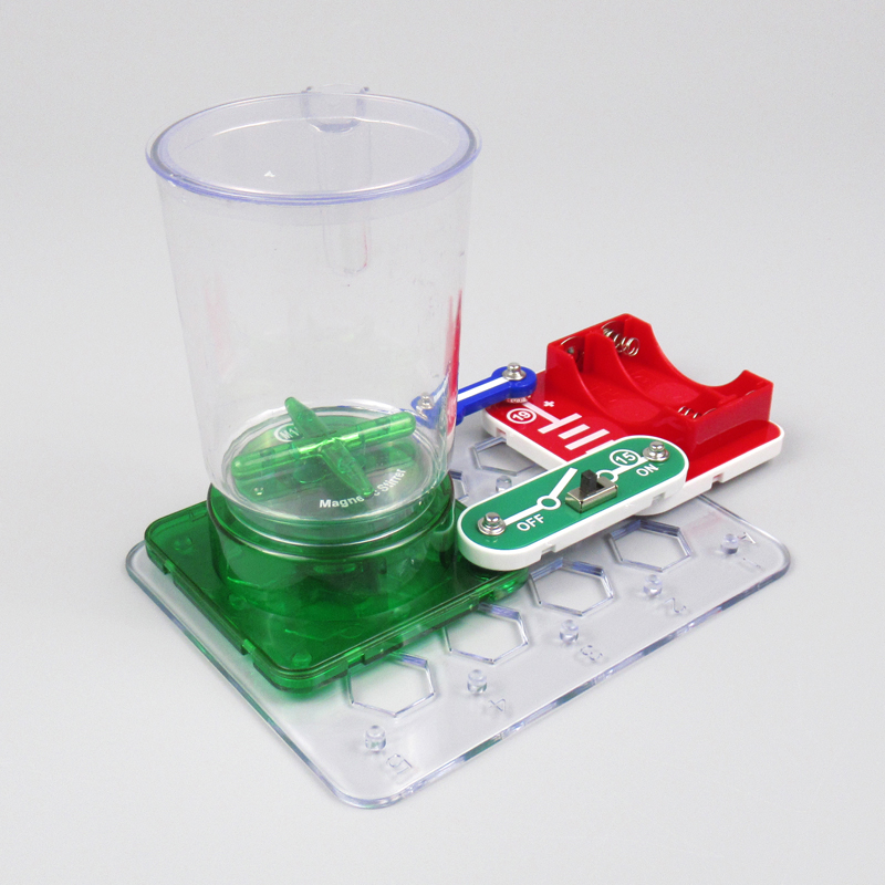 Magnetic stirring cup